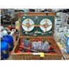 Image 1 : Picnic Basket Fully Outfitted