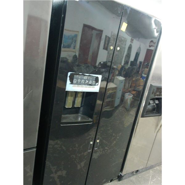 Maytag Black Side by Side Ref/Freezer - Missing Handles w/Cosmetic Damage