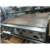 Image 1 : Vulcan Gas 3' Flat Grill w/4 Thermostats