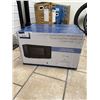 Image 2 : INSIGNIA 1.1 CU FT MICROWAVE - TESTED WORKING
