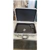 Image 2 : LOCKING METAL BRIEFCASE WITH FITTED FOAM AND KEYS