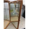 Image 7 : Antique General Store Counter Display Case with 2 Glass Shelves 