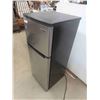 Image 2 : Magic Chef Stainless Fridge with Freezer 45'' x 19'' x 