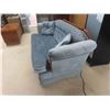 Image 4 : Couch Button Back 63'' Wide 
