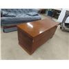 Image 2 : Cedar Chest 20'' x 43'' x 18 1/2'' 