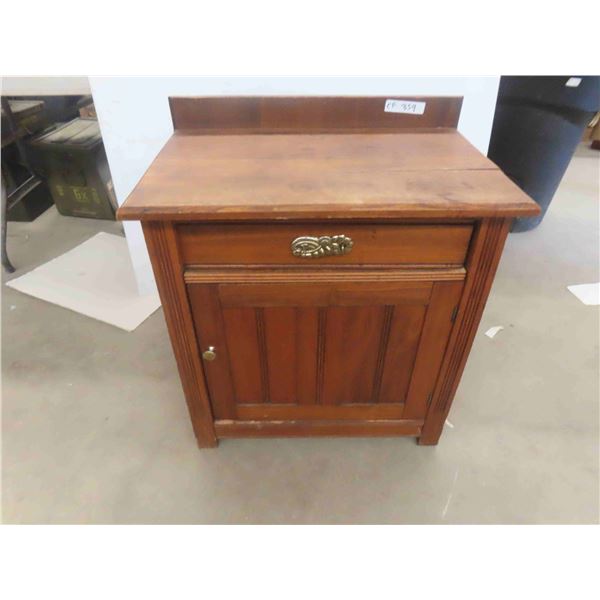 Antique Washstand 29'' x 26'' x 17'' 