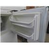 Image 6 : Kenmore Fridge with Freezer 60'' x 29 1/2'' x 28