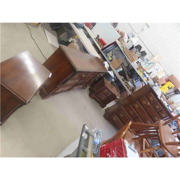 Pine 4pce Bedroom Set: Dresser 33'' x 19'' x 69'' , 2 Night 