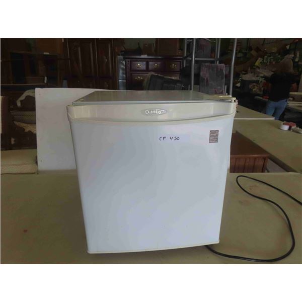 Danby Mini Fridge 18'' x 18'' x 18'' 