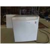 Image 1 : Danby Mini Fridge 18'' x 18'' x 18'' 