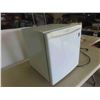Image 2 : Danby Mini Fridge 18'' x 18'' x 18'' 
