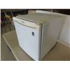 Image 3 : Danby Mini Fridge 18'' x 18'' x 18'' 