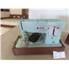 Image 2 : Singer Portable Electric Sewing Machine 