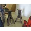 Image 5 : 3 Hydraulic Bottle Jacks, Handles, 2 Jack Stands 