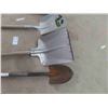 Image 2 : 5 Hand Yard Tools: Shovels, Spade, Broom 