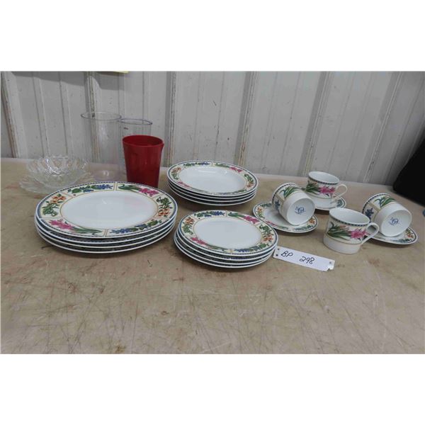 19 pcs Dinnerware - 1 saucer missing 