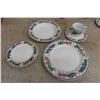 Image 6 : 19 pcs Dinnerware - 1 saucer missing 