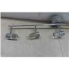 Image 5 : 2 Light Fixtures with 40" Long Track & 5 Adjustable Lights