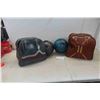 Image 1 : (2) Columbia 10 Pin Bowling Balls with Bag