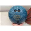 Image 2 : (2) Columbia 10 Pin Bowling Balls with Bag