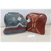 Image 6 : (2) Columbia 10 Pin Bowling Balls with Bag