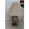 Image 2 : 2 Table Lamps with One Decorative Ceramic Base + 