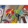 Image 5 : Kitchen Gadgets: Salad Spinners, Tupperware, Cookie Cutters,