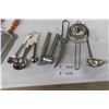 Image 5 : Kitchen Tools: Graters, Measuring Spoons, Garlic Press, 