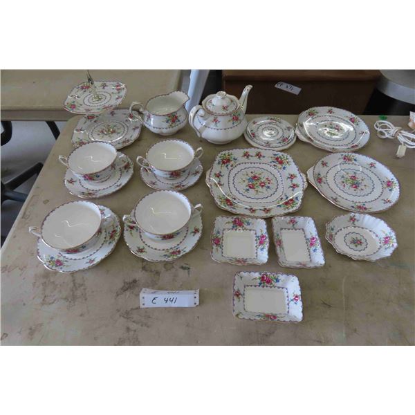 20 PCS Royal Albert Petit Point China