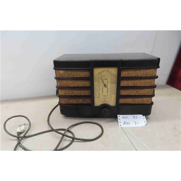 Vintage Philips Bakelite Radio 