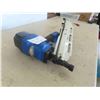 Image 2 : Air Roofing Nailer 