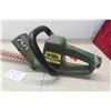 Image 2 : Black & Decker 18" Electric Hedge Trimmer