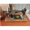 Image 2 : Vintage Singer Crank Style Sewing Machine 