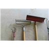 Image 2 : Yard Tools Rakes and Hoe