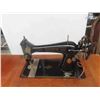 Image 2 : Singer Treadle Sewing Machine 