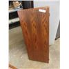 Image 8 : Oak Pedestal Table 30'' H x 42'' Diam. , 18'' Leaf, 4 Chairs 