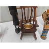 Image 8 : Oriental Ornaments, Wood Spoon Rack, Vase & More 