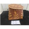 Image 1 : Large Vintage Woodland Cree First Nation Birch Bark Basket 