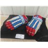 Image 1 : Vintage Winnipeg Jets CCM HG2 Hockey Gloves 