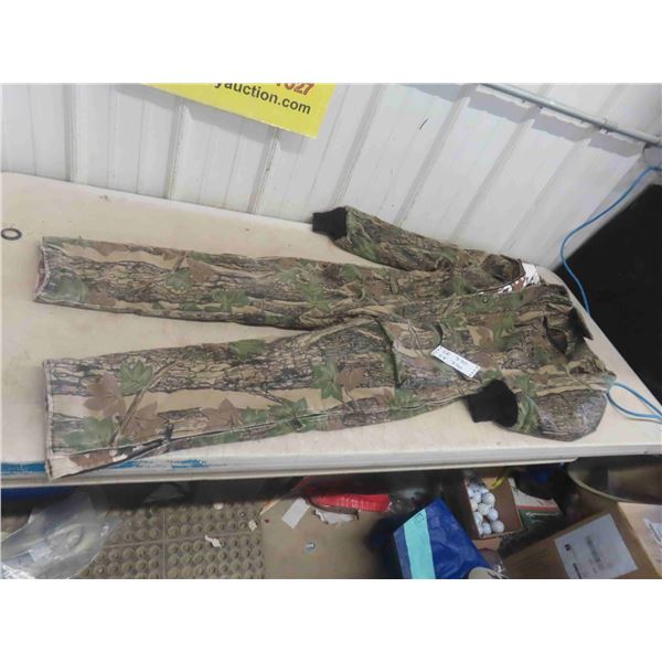 Camo Snowmobile Suit Mens Size Small (No Size Listed, 