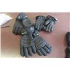 Image 2 : New 5 Touques and 3 Pairs Wind River Gloves size Medium & Large