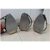 Image 2 : 3 Electric Irons