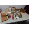 Image 1 : Vintage Kitchen: 6piece Spice Shaker Cabinet, 