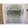 Image 2 : 20L Stainless Steel Fuel Can Corrosion Resistant Portable Gas Tank 