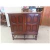 Image 1 : Antique Dresser 48'' x 45'' x 25'' 