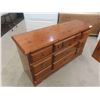 Image 10 : 4pce Pine Bedroom Set: Dresser 50'' x 34'' x 18'' , 2 Night Stands 