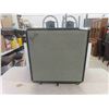 Image 1 : Fender Speaker 30'' x 27'' x 13'' 