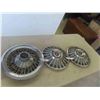 Image 1 : 3 Vintage Hubcaps: 2 Mustang, 1 T-Bird 