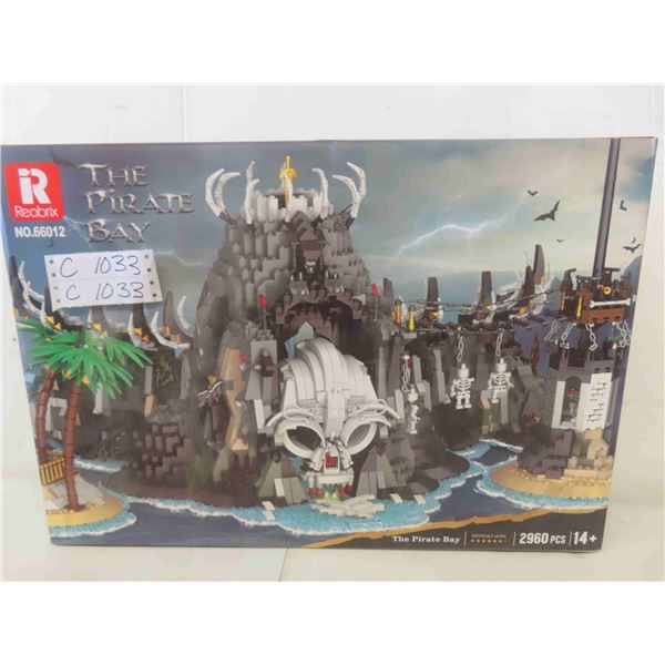 Reobrix 66012 Pirate Bay Skull Island Building Blocks, Large Pirate 
