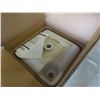 Image 2 : New Control 4500 AHW Amina Square Vessel Sink 